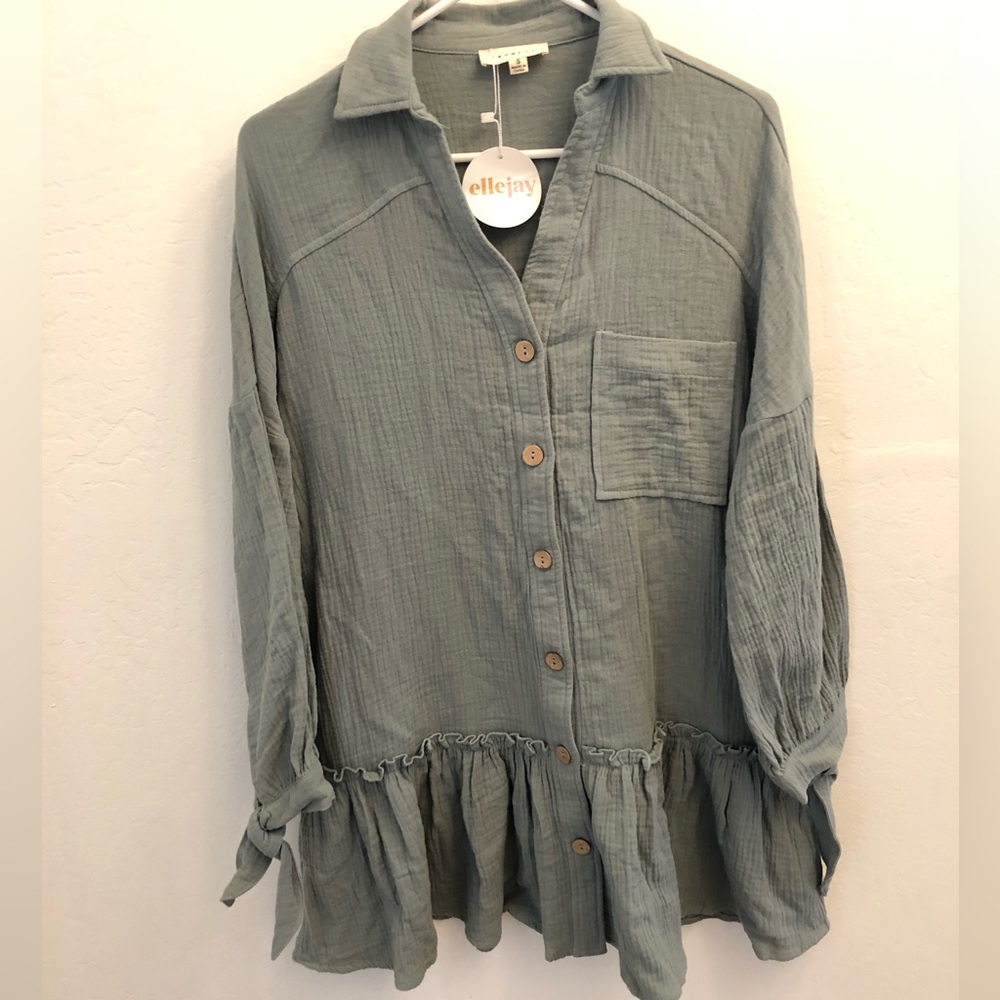Promesa Small oversized long sleeve green dress.